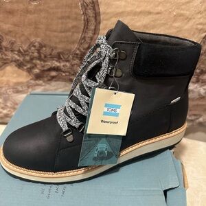 Toms waterproof black leather boot size 10